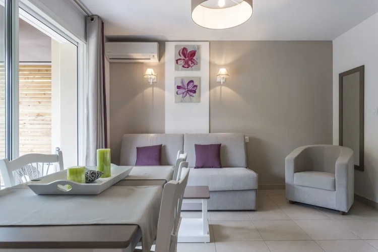 1 Bedroom Apartment with balcony