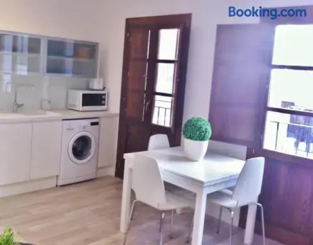 Superb Central Market Apt