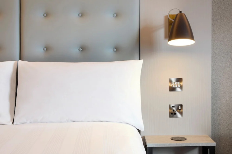 Premier Inn Bristol Parkway - M32