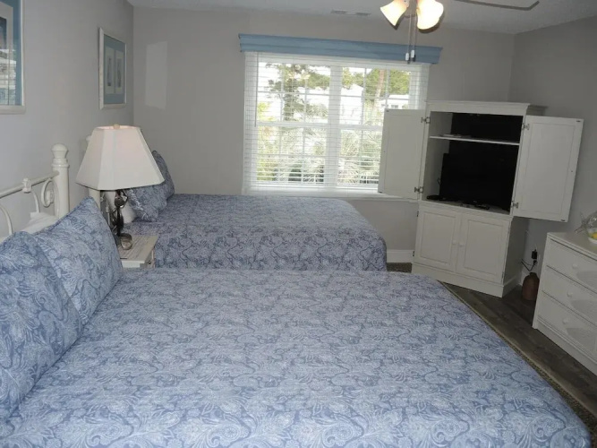 308m 1 Bedroom Condo by RedAwning