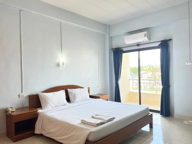 Ritzy House Hotel
