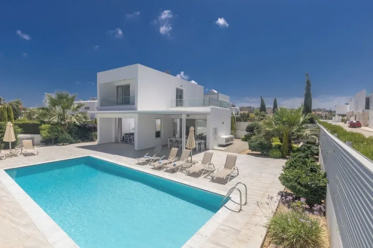 5 Bedrooms Villa with garden view