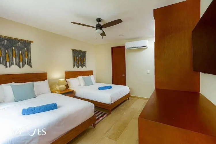 2 Br. Roof W/infinity Pool + Jacuzzi Spacious