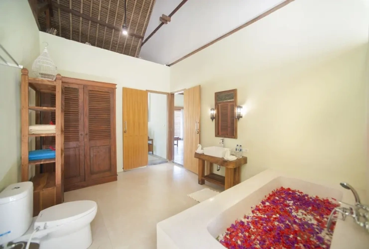 4 Bedrooms Villa