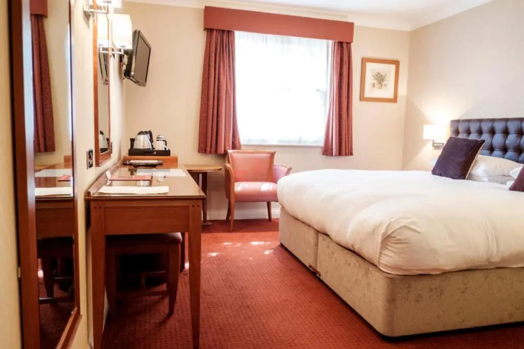 Red Lion Hotel, Hillingdon