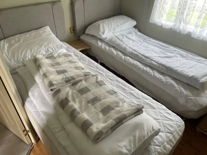 2 Bed Lodge Sleeps 5 - Pet Friendly, Parking