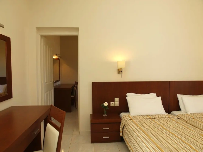 2 Bedrooms Classic Suite with partial sea view