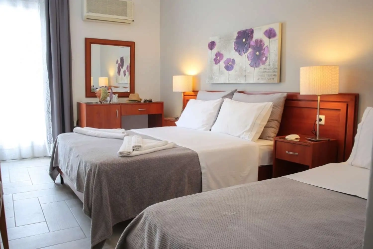 Superior Triple room with balcony and with partial sea view
