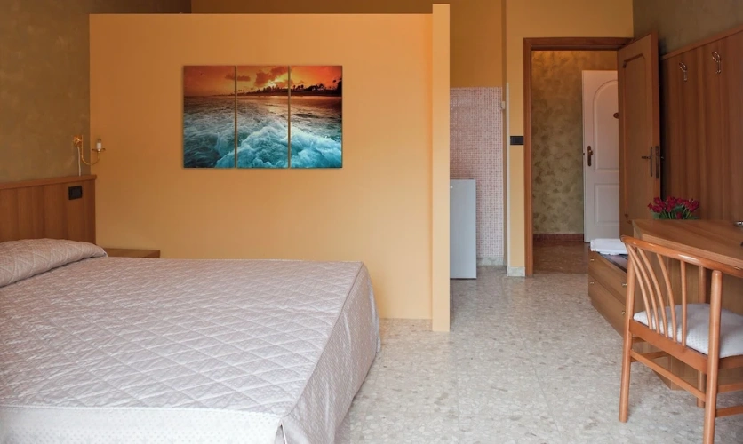 Classic Quadruple room with balcony and with city view