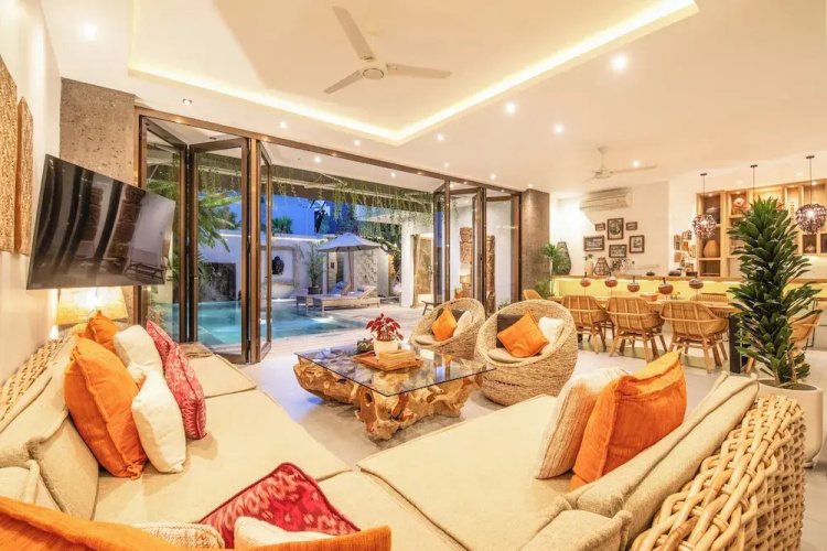 Luxury 4BR Haven, Steps to Canggu's Beach Elegance