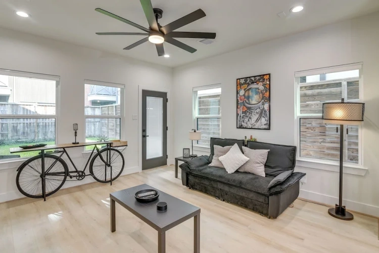 3 Bedrooms Apartment