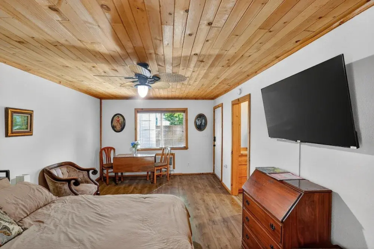 Rouge Cobb Mountain Hotel - Cabin 3