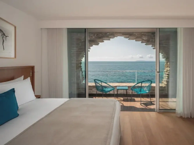 Luxury Double room with balcony and with sea view