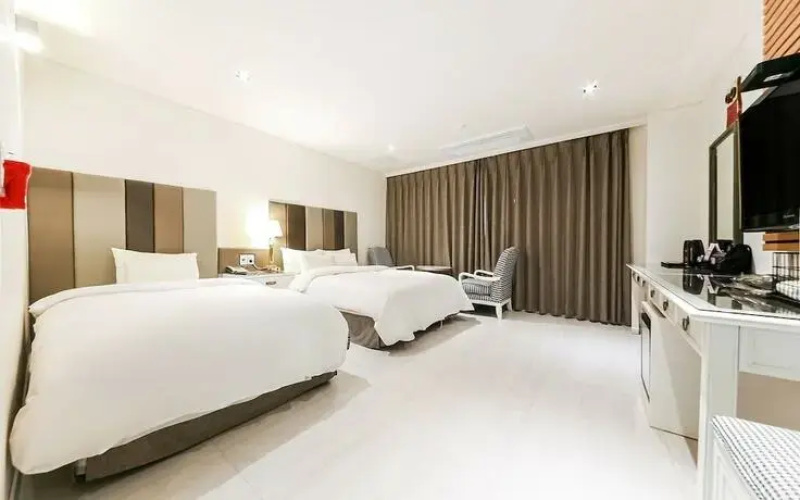Jinju Hotel Owl