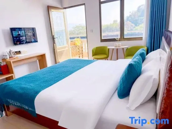 Standard Double room with balcony and with mountain view
