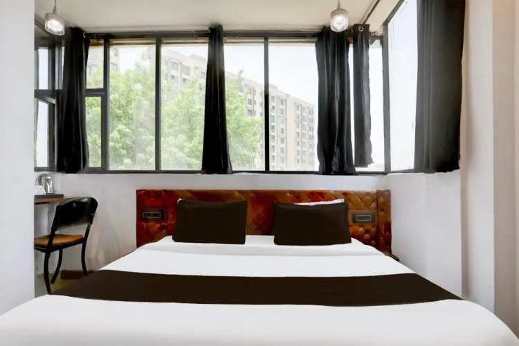 OYO 16952 Easy Stay