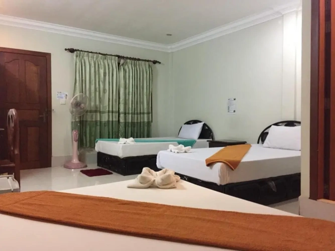 Standard Triple room