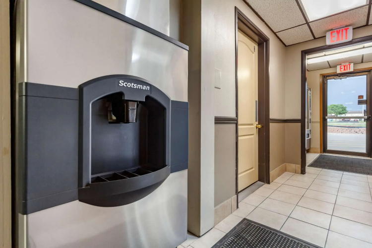 Econo Lodge Hays I-70