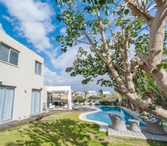 6 Bedrooms Superior Villa