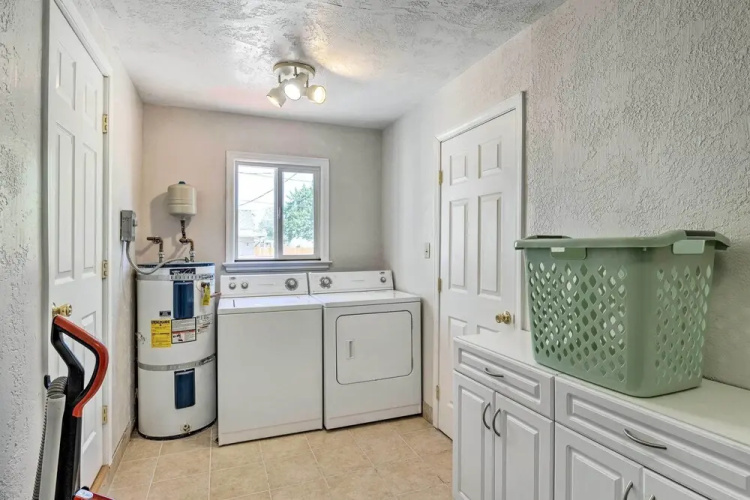 Reno Home w/ Deck: 1 Mi to Riverwalk District!