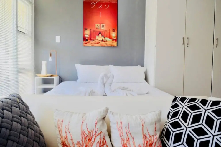Studio Apartment With Balcony in Green Point