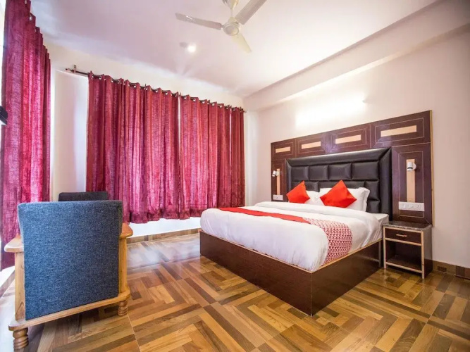 OYO 15074 Neha Regency
