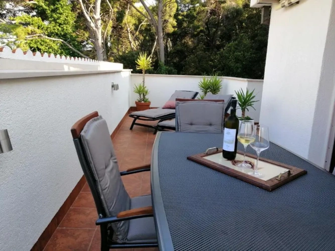 2 Bedrooms Apartment with balcony and with sea view