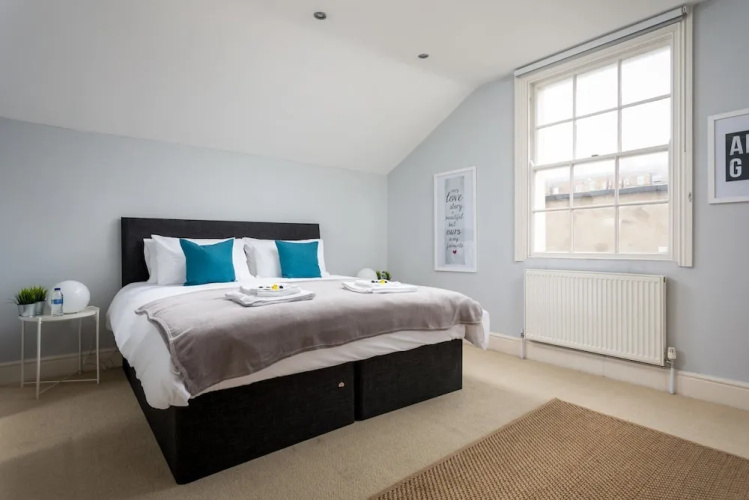 16 Lansdown Place