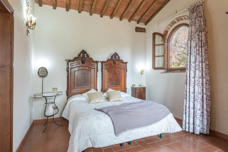 1 Bedroom Cottage with land view