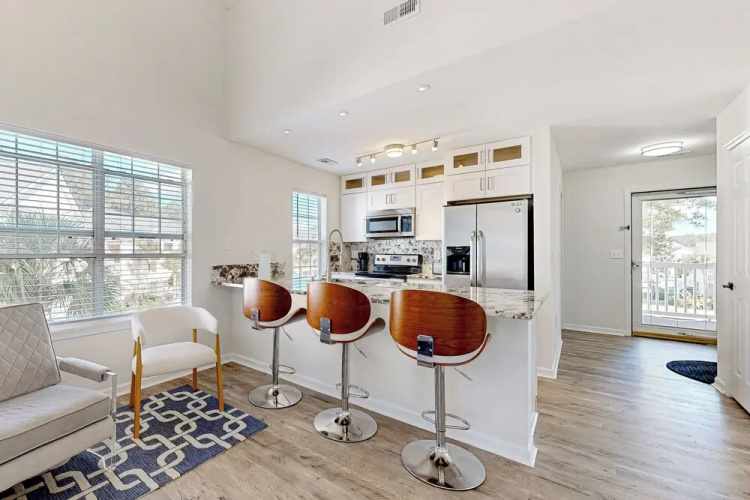 2 BR Condo w/ Golf Course Views & Pool