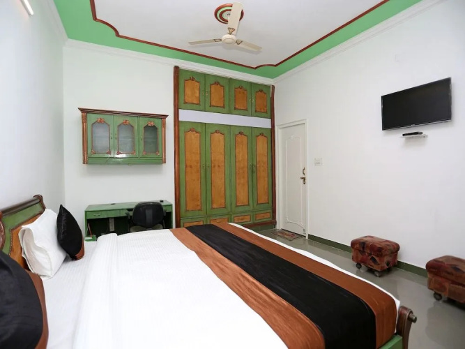 Oyo 11069 Hotel Star Inn