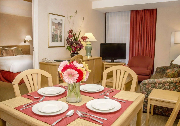 Cartier Place Suite Hotel