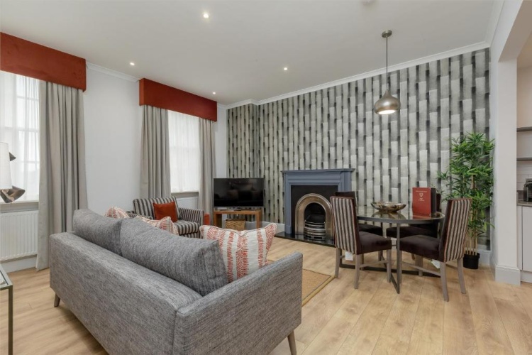 Deluxe Apartment