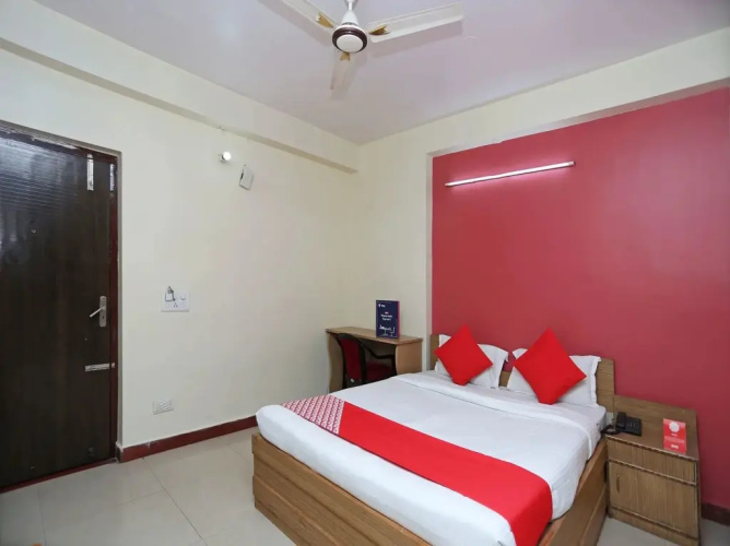 Oyo Flagship 26480 Hotel Nisa
