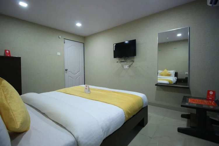OYO 8692 Hotel Vibrant Regency