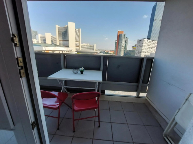 Mischek Tower Apartment with private terrace next to UNO