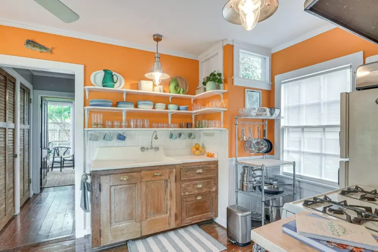 Private Spa & Seawall: Dog-friendly Galveston Gem