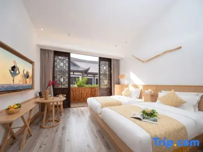 Standard Twin room with balcony