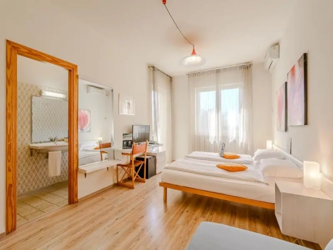 Standard Twin room with balcony