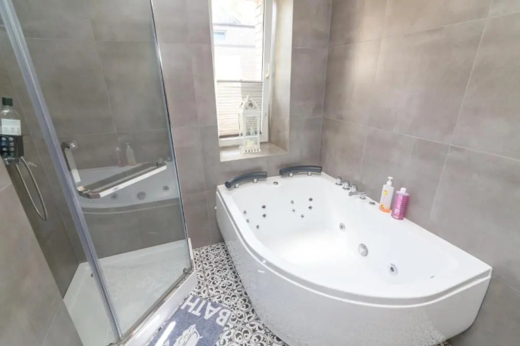 Apartament z jacuzzi