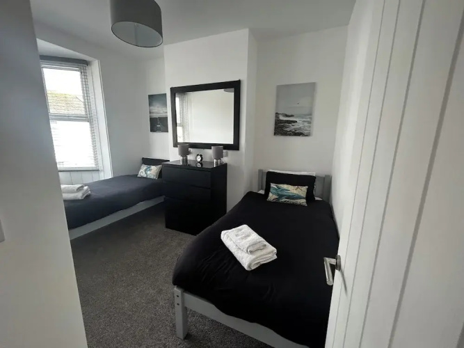 House - Sleeps 6, Pet Friendly & Courtyard