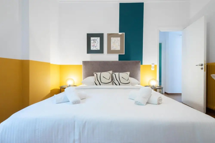 Spacious High-ceiling 2-bedroom by Acropolis Museum