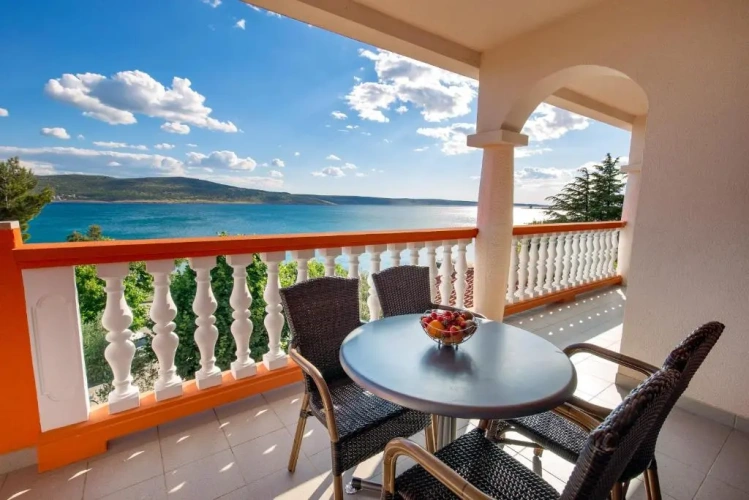 1 Bedroom Apartment with balcony and with mountain view