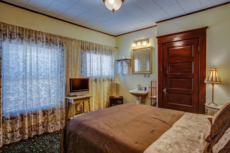 Greenbriar Inn