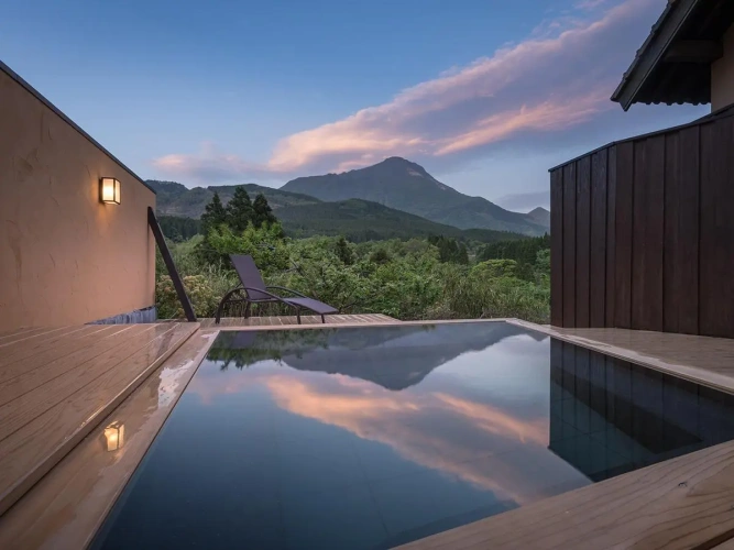 Standard room with mountain view