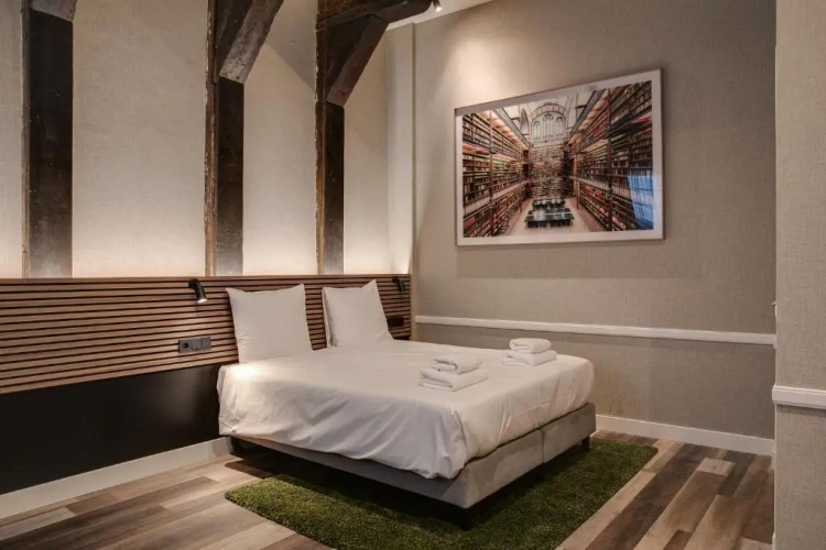 Grand room