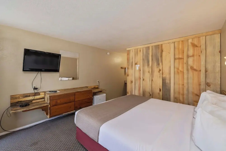 Birch Glen Hotel