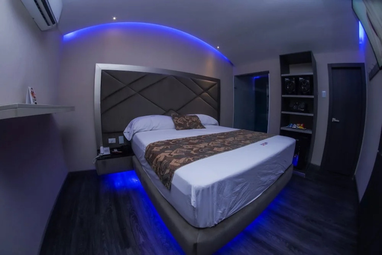 Hotel ByHours Astor