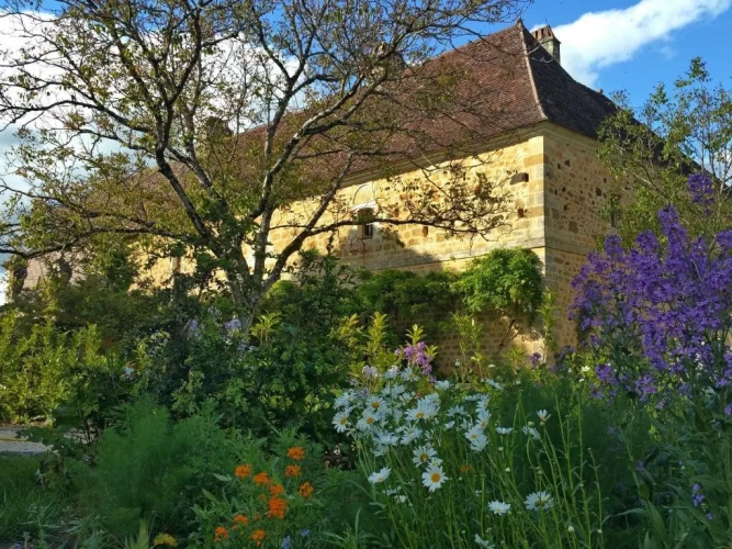 5 Bedrooms Cottage