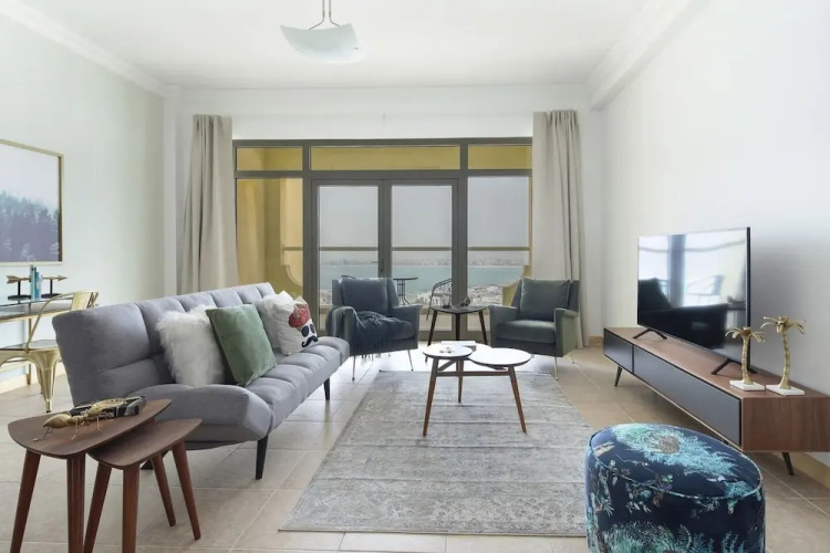 Sleek And Elegant 1BR on The Palm!